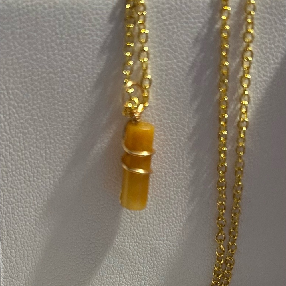 Elegant Gold Pendant Necklace